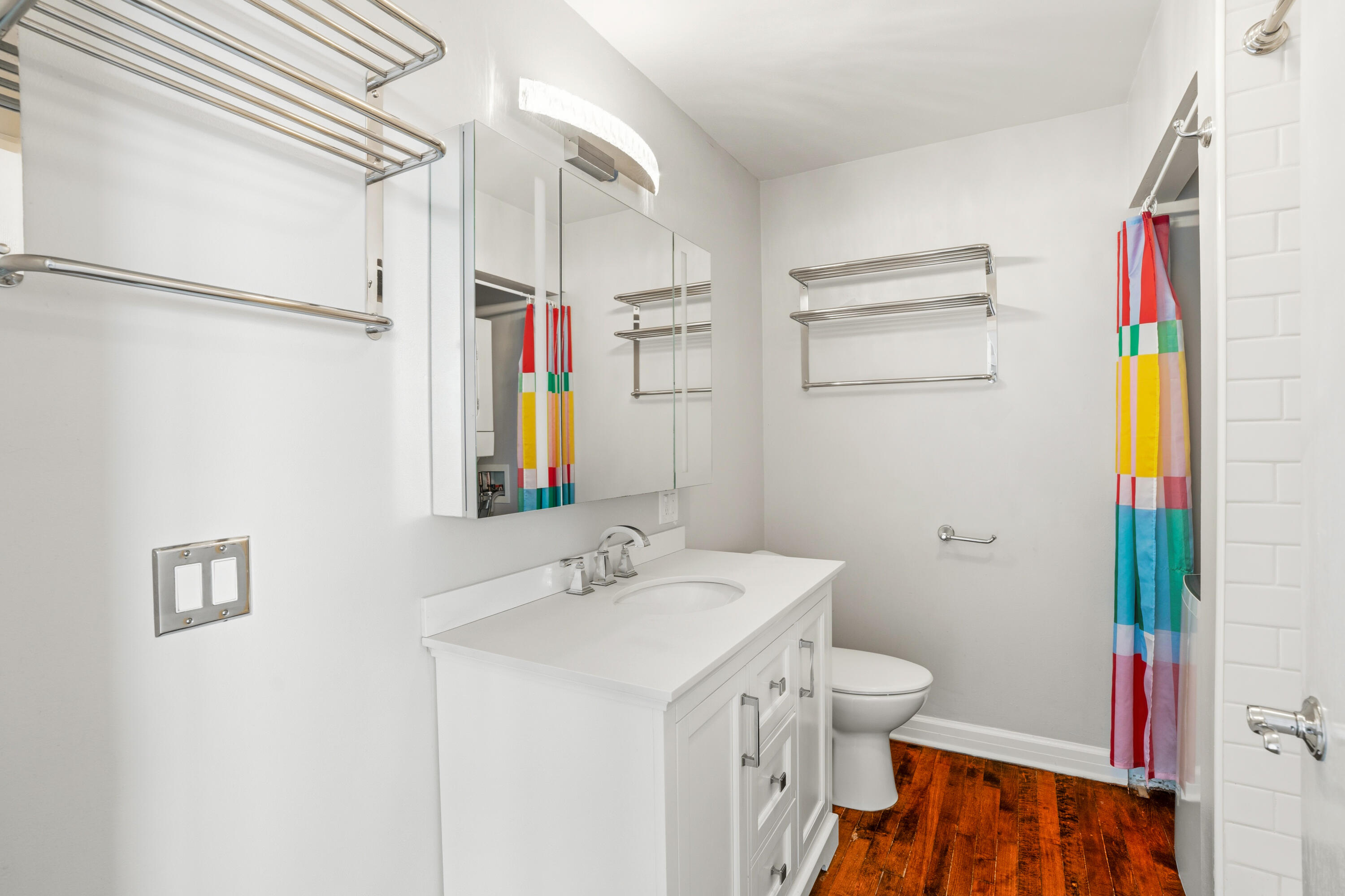 215 West Maple Street, Unit 607 Milwaukee, WI 53204 - Photo 16 of 20 Bathroom