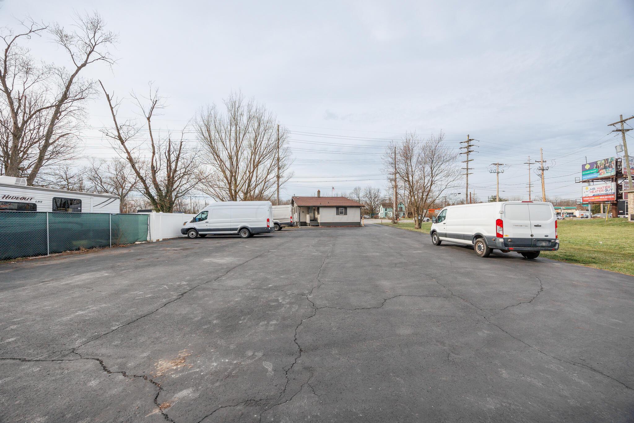 2182 Frank Road Columbus, OH 43223 - Photo 32 of 42 0319 Bo 2182 Frank Rd-30_(2048)