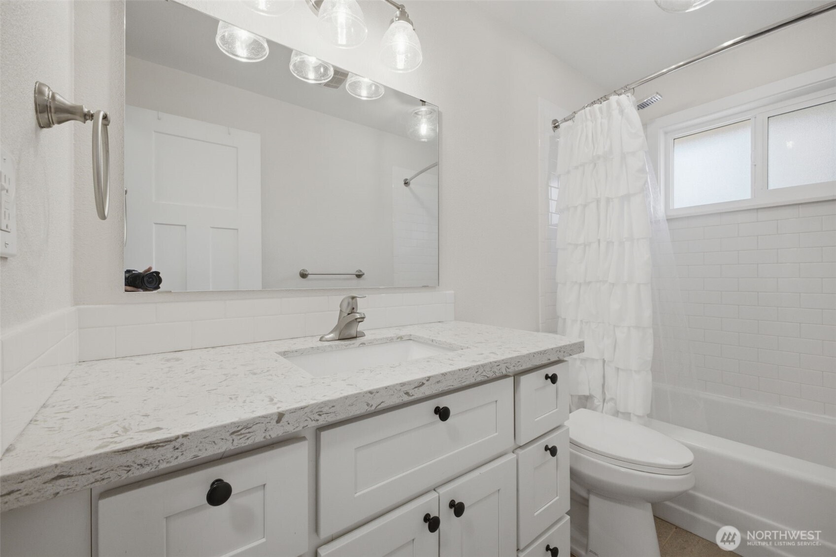 9808 Hipkins Road Southwest Lakewood, WA 98498 - Photo 21 of 30 Gallery Image 21