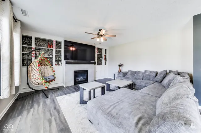 $329,000 | 10407 Deercrest Lane, Indianapolis, IN 46239