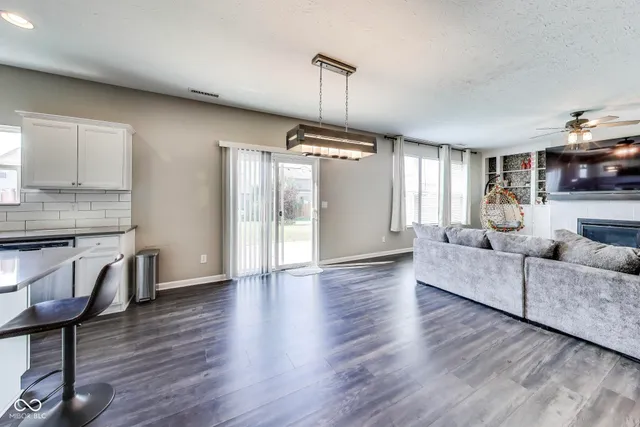 $329,000 | 10407 Deercrest Lane, Indianapolis, IN 46239