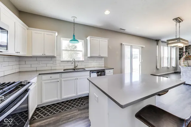 $329,000 | 10407 Deercrest Lane, Indianapolis, IN 46239