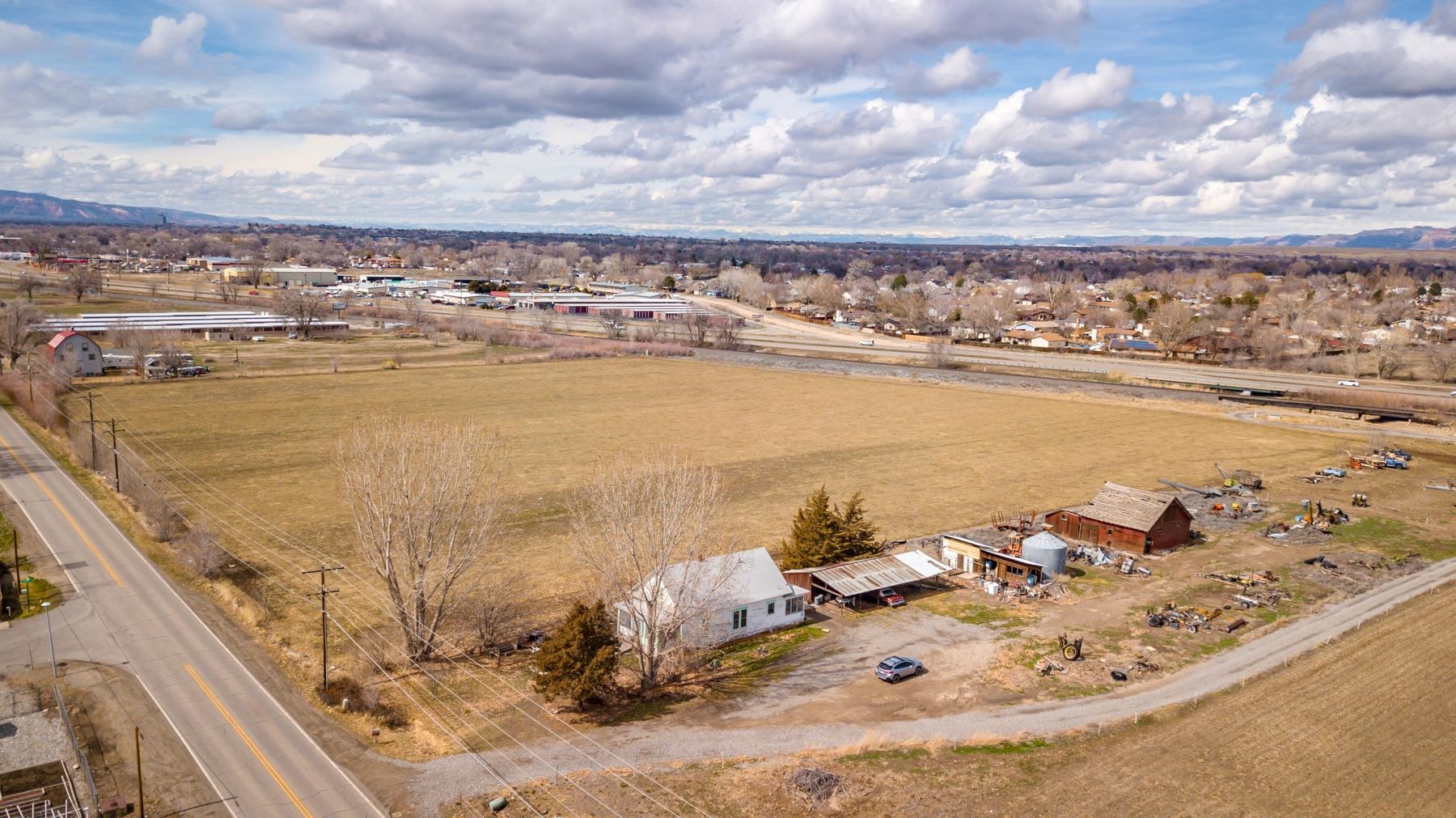 3062 E Road Grand Junction, CO 81504 - Photo 10 of 19 a view of a sky from a balcony