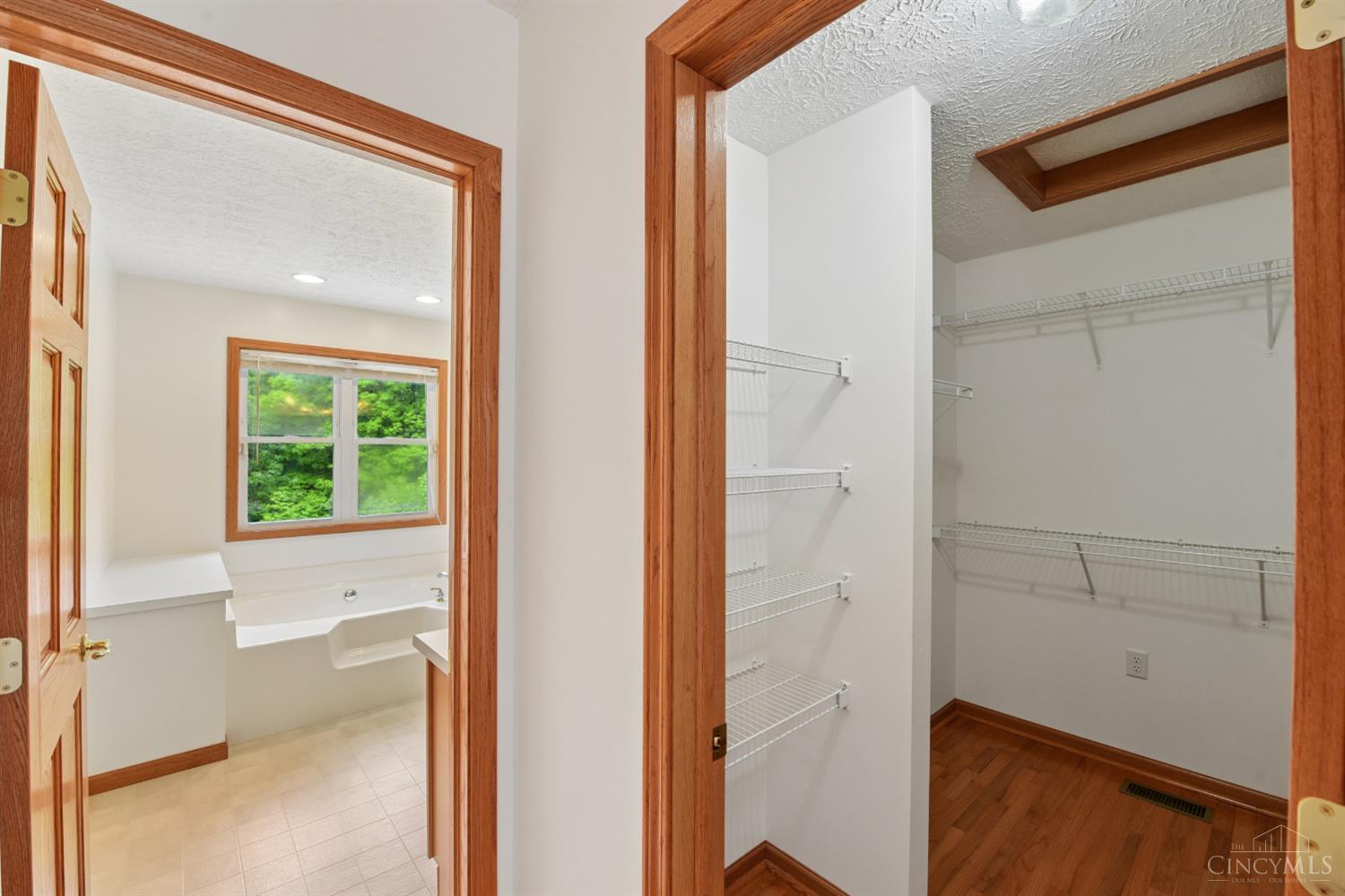 1109 Asbury Road Cincinnati, OH 45255 - Photo 50 of 69