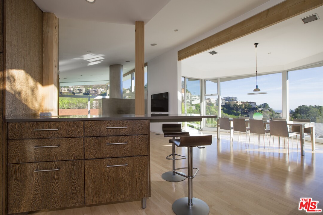 1862 Rising Glen Road Los Angeles, CA 90069 - Photo 11 of 26