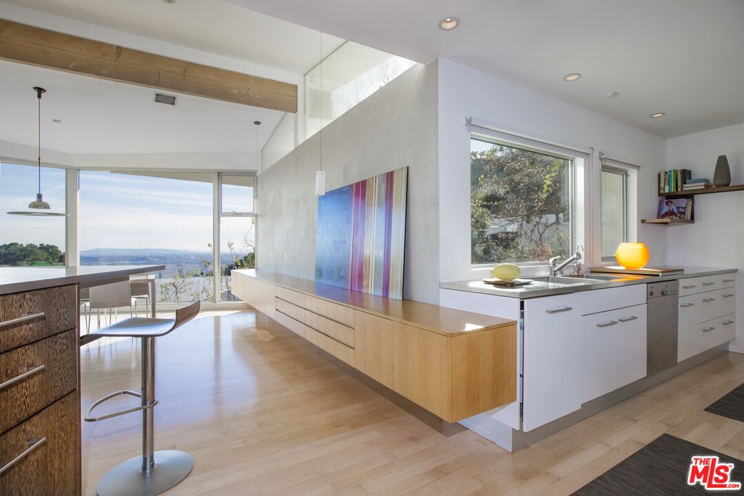 1862 Rising Glen Road Los Angeles, CA 90069 - Photo 12 of 26