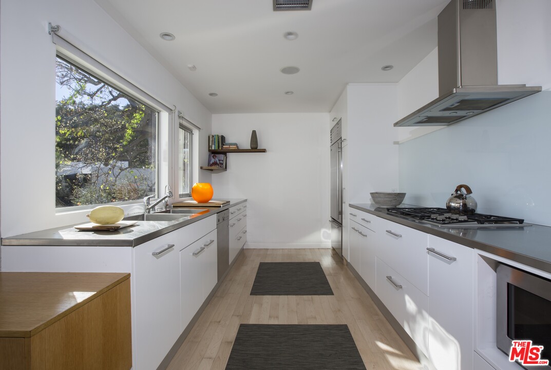 1862 Rising Glen Road Los Angeles, CA 90069 - Photo 13 of 26