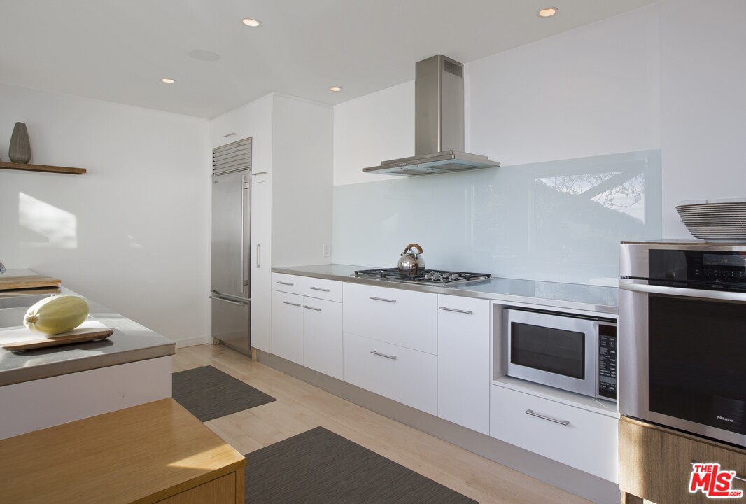 1862 Rising Glen Road Los Angeles, CA 90069 - Photo 14 of 26