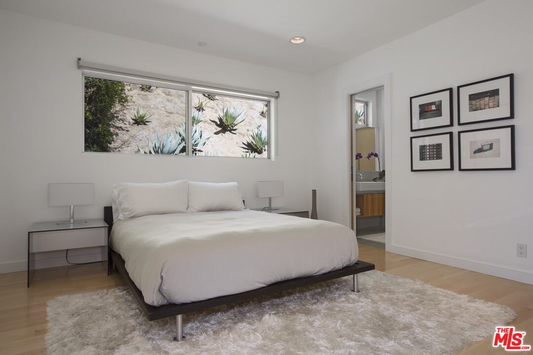 1862 Rising Glen Road Los Angeles, CA 90069 - Photo 23 of 26