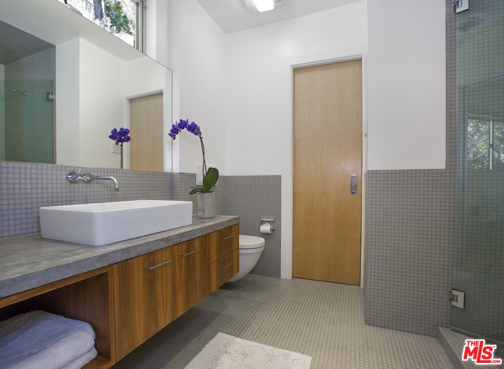 1862 Rising Glen Road Los Angeles, CA 90069 - Photo 25 of 26