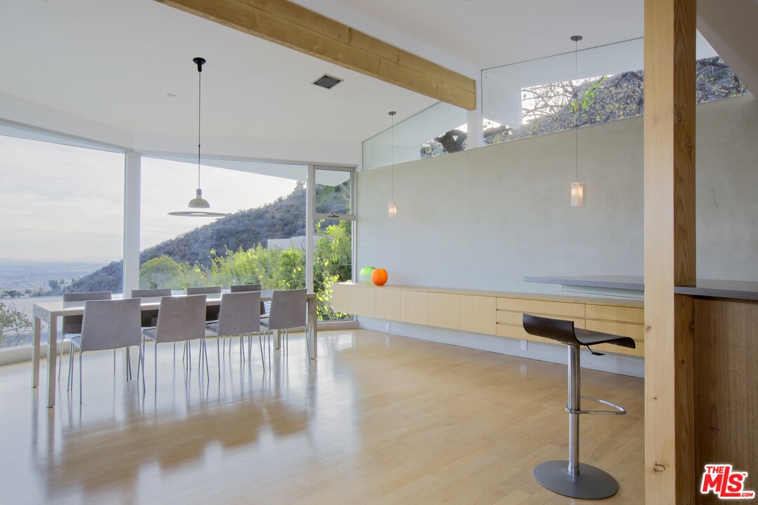 1862 Rising Glen Road Los Angeles, CA 90069 - Photo 9 of 26