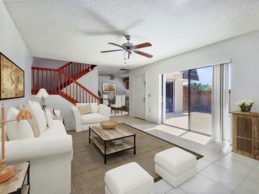 1104 11th Court Jupiter, FL 33477 - Photo 4 of 18 Living area