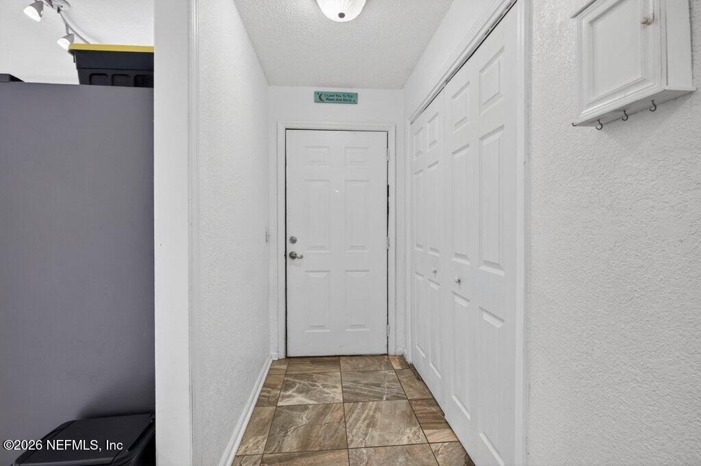 8880 Old Kings Road South, Unit 34 Jacksonville, FL 32257 - Photo 6 of 39 Foyer/Hallway