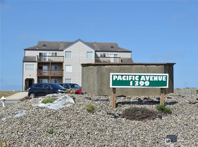 $7,000 | 1399 Ocean Shores Boulevard Southwest, Unit 2SF, Ocean Shores, WA 98569