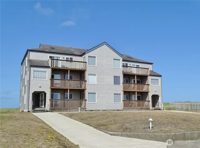 $7,000 | 1399 Ocean Shores Boulevard Southwest, Unit 2SF, Ocean Shores, WA 98569