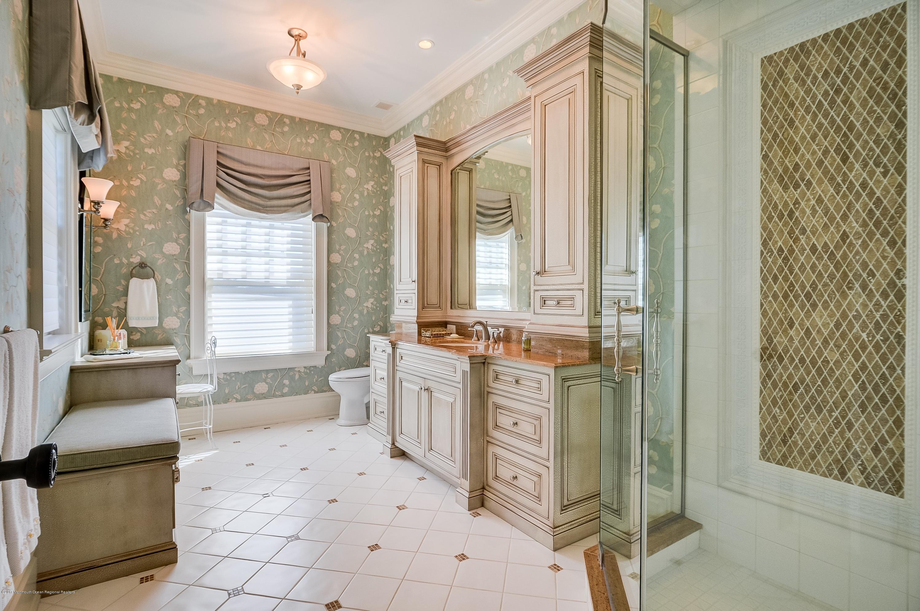 040_Bathroom