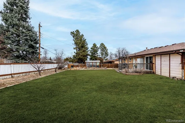 a view of a house with a backyard