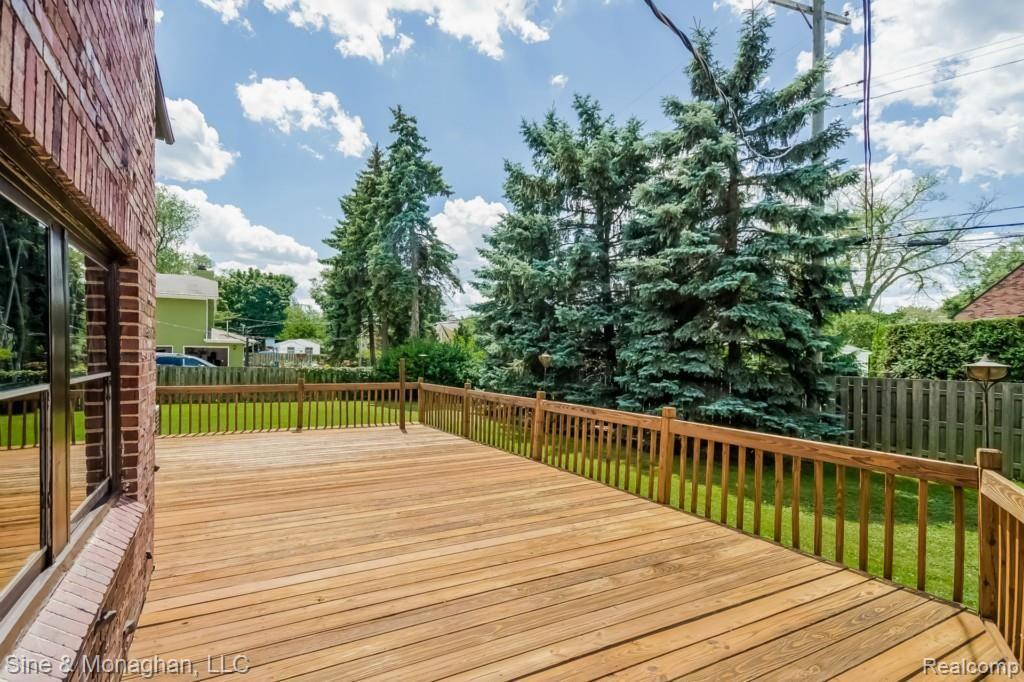 1035 Bishop Road Grosse Pointe, MI 48230 - Photo 45 of 62 045-Deck-1944606-medium.jpg
