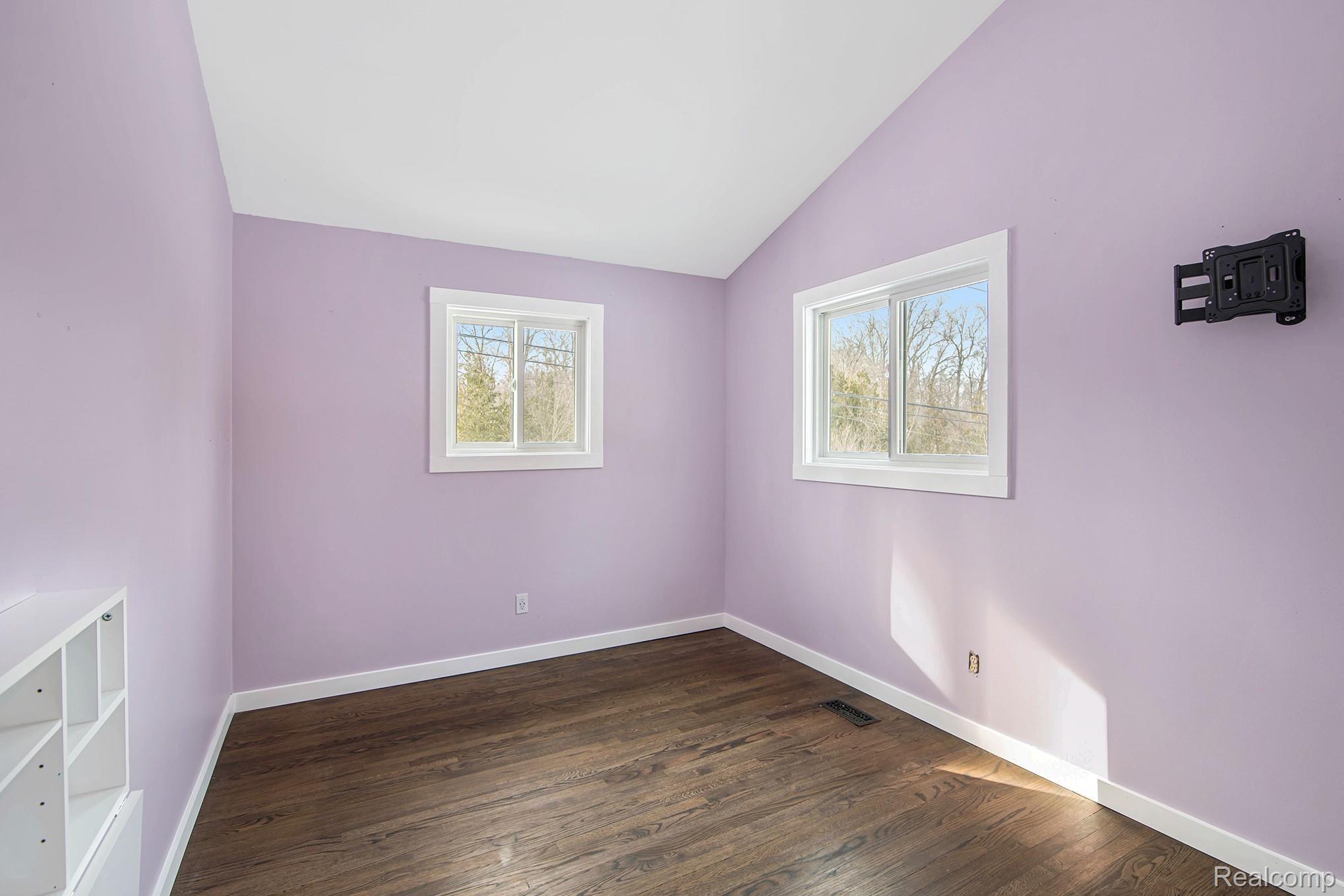 3527 Stanton Road Lake Orion, MI 48362 - Photo 22 of 35 3rd bedroom