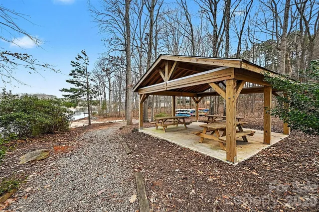 a view of a house with backyard and trees