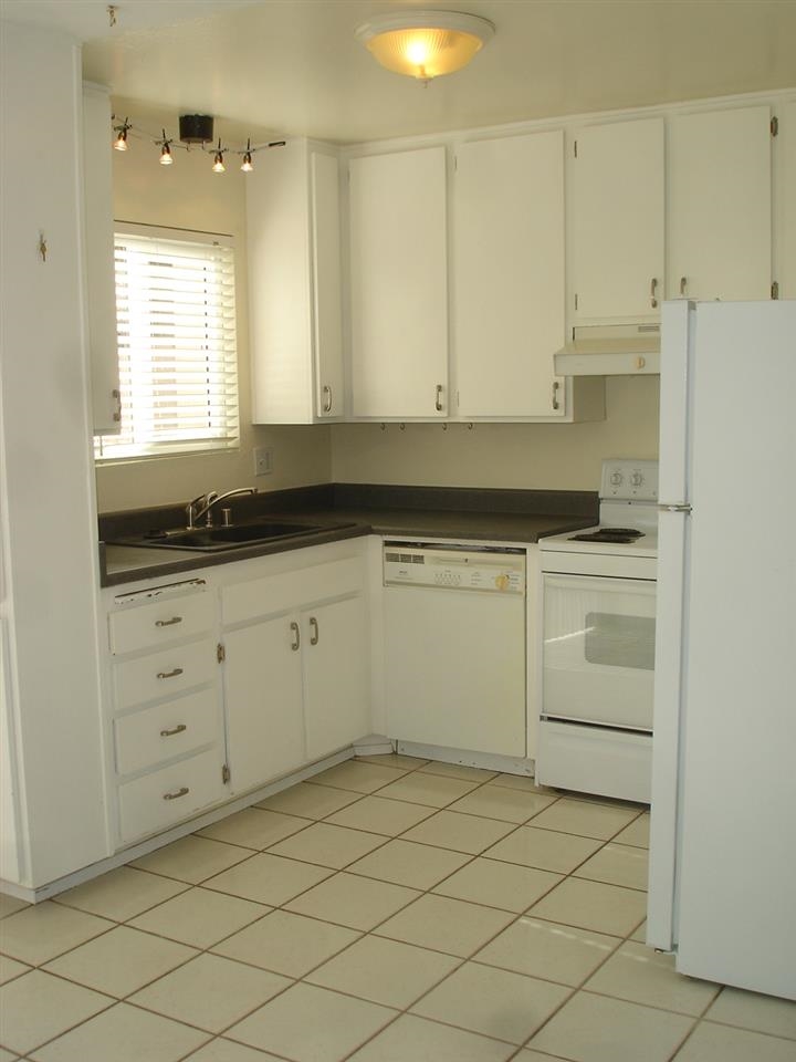 9060 Fanita Rancho Road Santee, CA 92071 - Photo 10 of 25 Kitchen. More counter space to right of Stove.