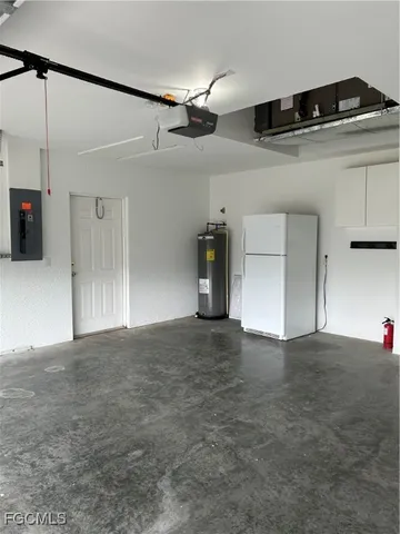 a view of empty room with ceiling fan