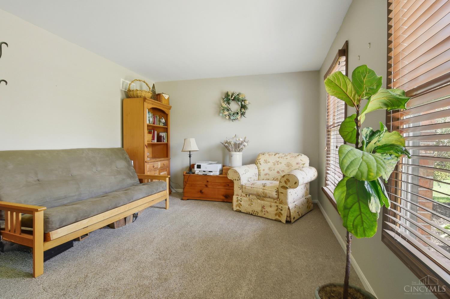 4374 Boomer Road Cincinnati, OH 45247 - Photo 6 of 49