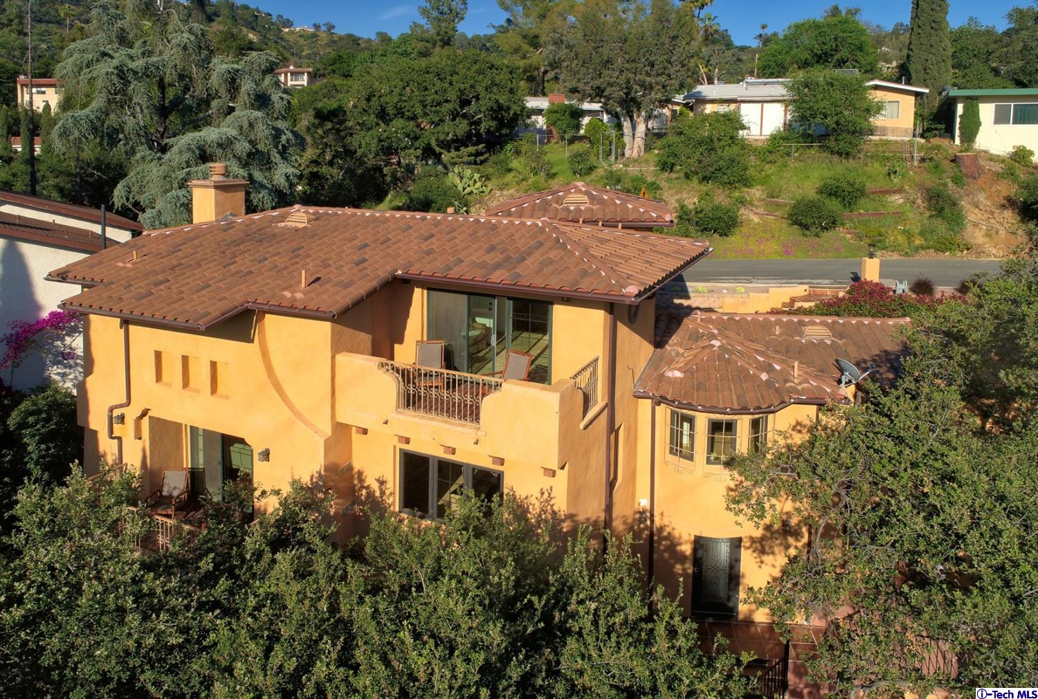 3255 Buckingham Road Glendale, CA 91206 - Photo 4 of 49