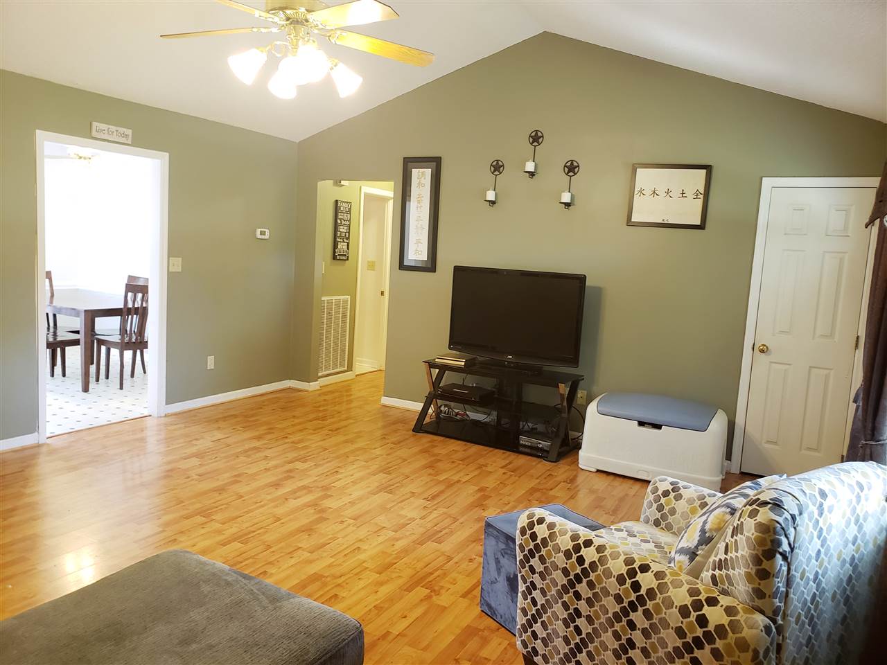 3079 Old Furnace Road Boiling Springs, SC 29316 - Photo 6 of 32 Big Living Room - Vaulted!