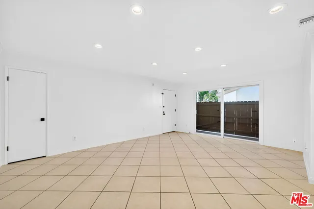 $3,000 | 5252 Coldwater Canyon Avenue, Unit 111, Van Nuys, CA 91401