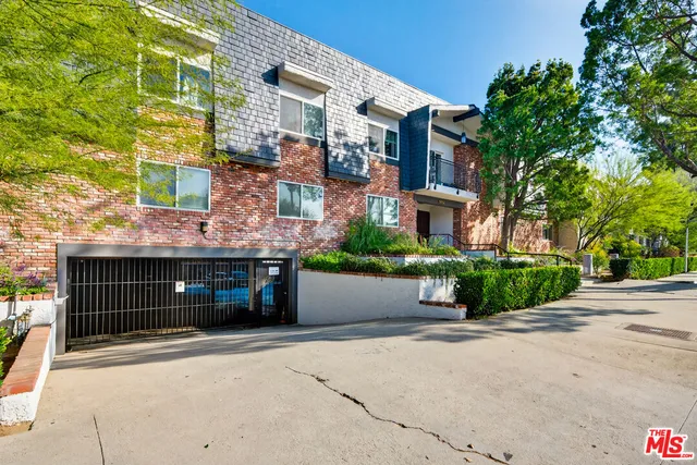 $3,000 | 5252 Coldwater Canyon Avenue, Unit 111, Van Nuys, CA 91401