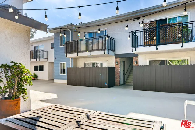 $3,000 | 5252 Coldwater Canyon Avenue, Unit 111, Van Nuys, CA 91401