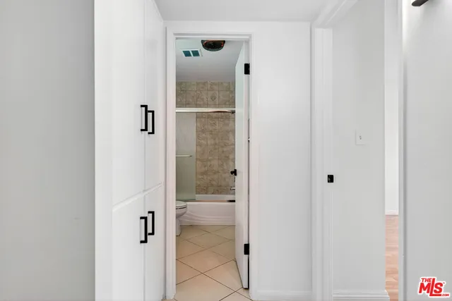 $3,000 | 5252 Coldwater Canyon Avenue, Unit 111, Van Nuys, CA 91401