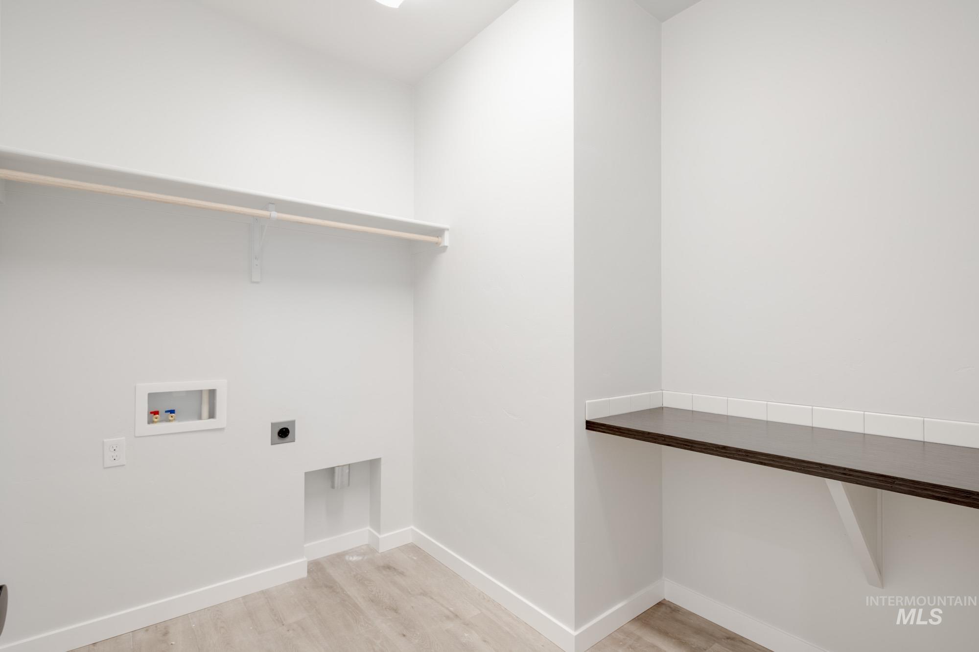 6596 South Banded Eagle Way Boise, ID 83709 - Photo 16 of 28 Washroom featuring electric dryer hookup, hookup for a washing machine, and light wood-style flooring