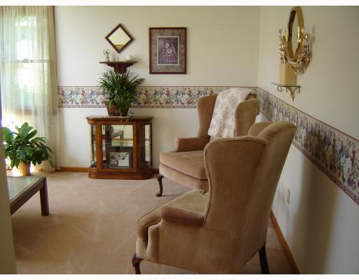 3050 Bedillion Road Washington, PA 15301 - Photo 5 of 16 Living Room.