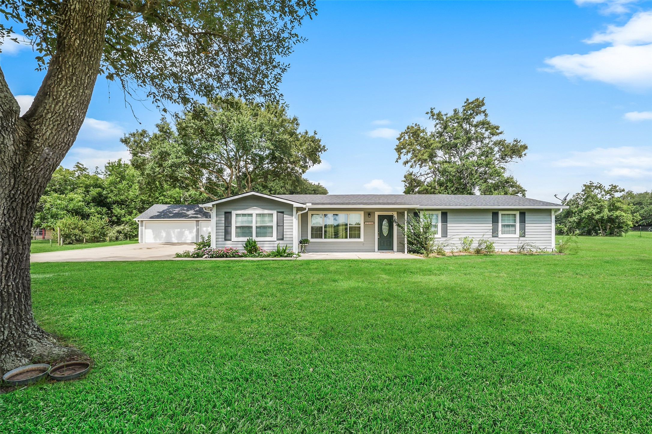 19635 Kermier Road Waller, TX 77484 - Photo 5 of 27 Spacious ranch-style home set on a beautifully maintained lawn with mature shade trees