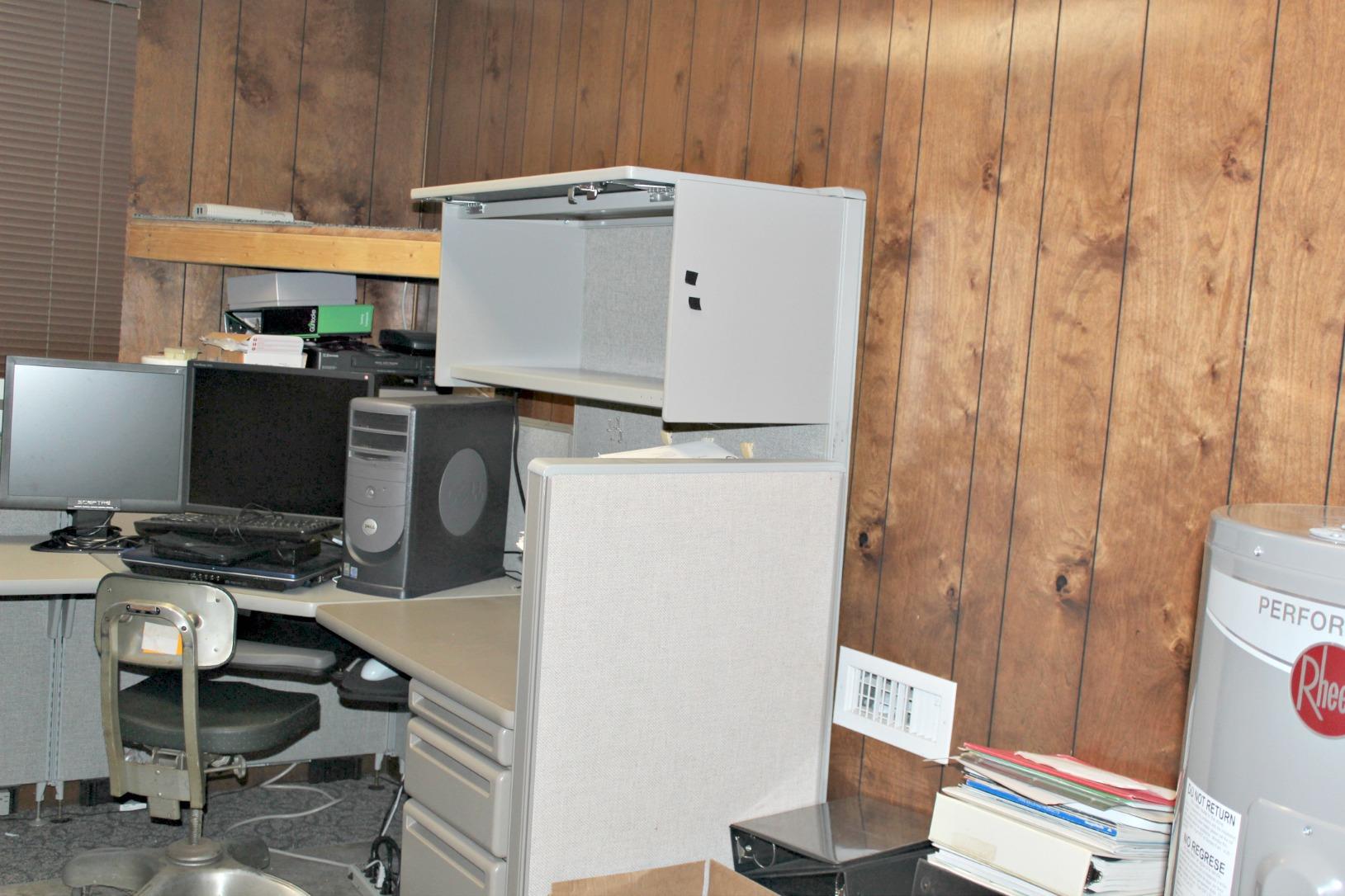 1746 Prairie Chapel Road Decherd, TN 37324 - Photo 13 of 14 Added bonus is a outside office area located in the garage.