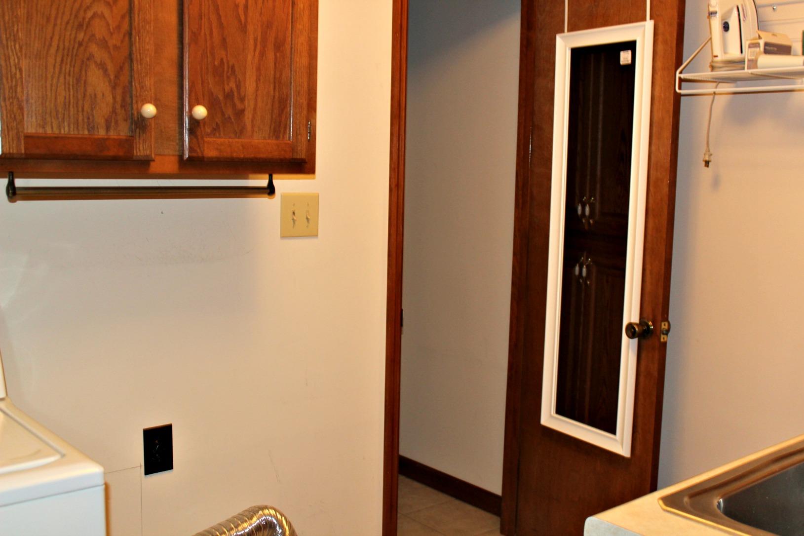 1746 Prairie Chapel Road Decherd, TN 37324 - Photo 7 of 14 Large utility room that is very convenient to the master bedroom.