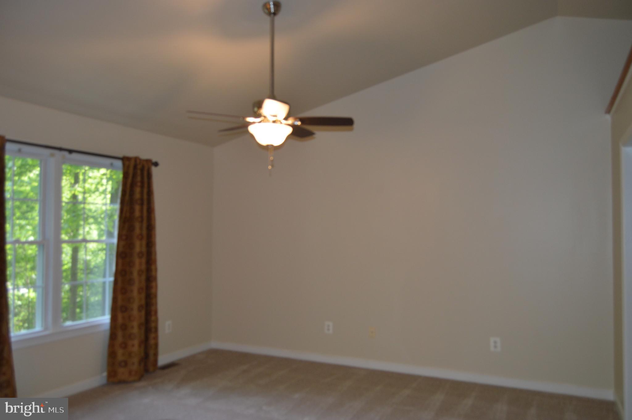 12137 Shortleaf Road Ruther Glen, VA 22546 - Photo 5 of 22 Living Room