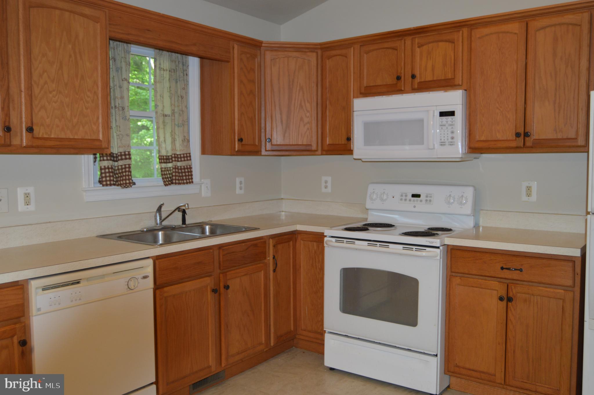 12137 Shortleaf Road Ruther Glen, VA 22546 - Photo 8 of 22 Kitchen