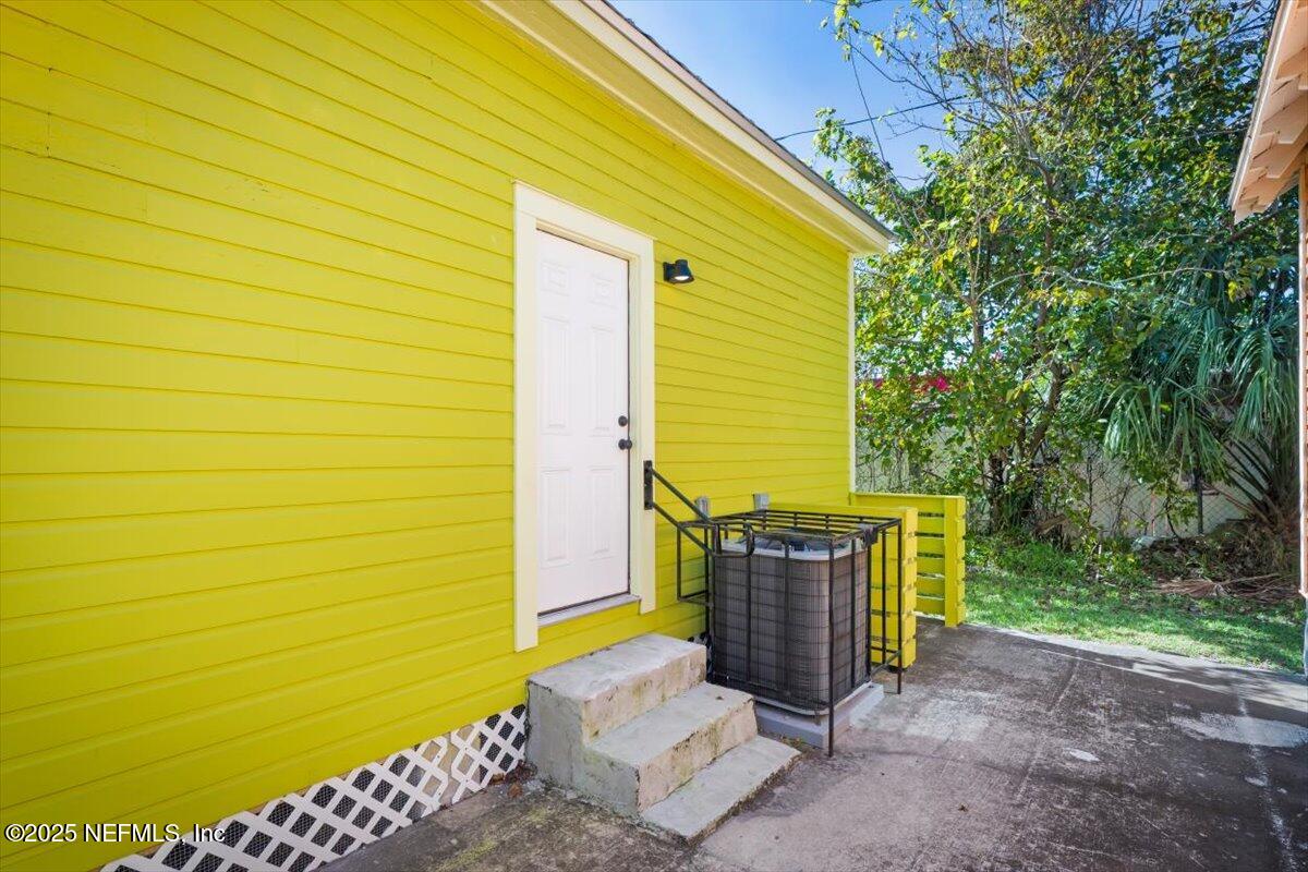 1946 Redell Street Jacksonville, FL 32206 - Photo 5 of 28 a view of door