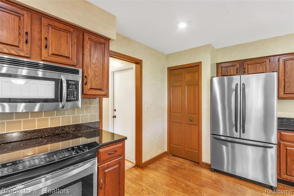 1387 Royal Crescent Street Rochester Hills, MI 48306 - Photo 8 of 33