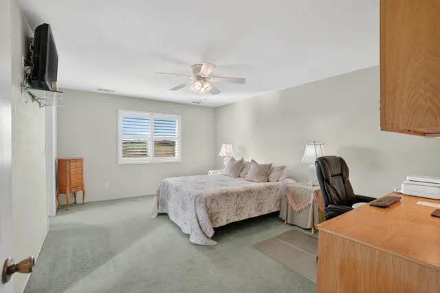 a en suite bathroom with a double vanity sink and a mirror