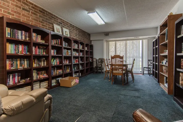 $200,000 | 1504 Woodbridge Road, Unit 2E, Joliet, IL 60436