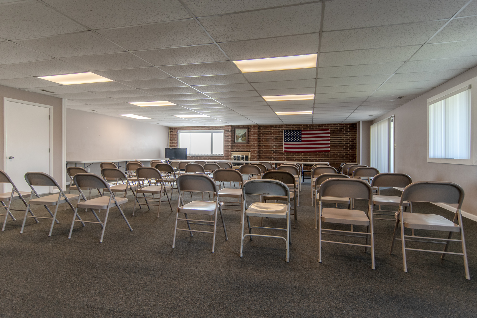1504 Woodbridge Road, Unit 2E Joliet, IL 60436 - Photo 25 of 34 a group of chairs sitting in a room