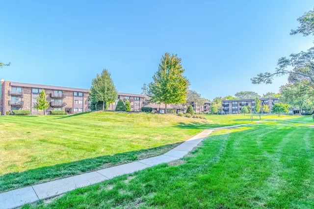 $200,000 | 1504 Woodbridge Road, Unit 2E, Joliet, IL 60436