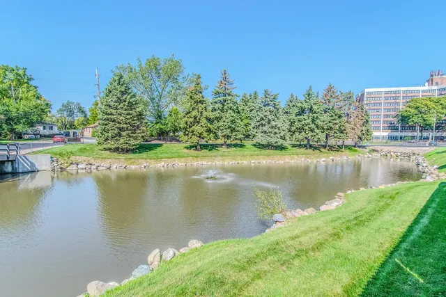 $200,000 | 1504 Woodbridge Road, Unit 2E, Joliet, IL 60436