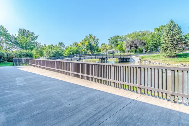 $200,000 | 1504 Woodbridge Road, Unit 2E, Joliet, IL 60436