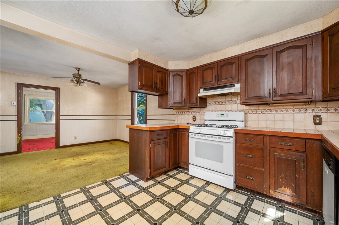 120 Windsor Road Pawtucket, RI 02861 - Photo 11 of 30