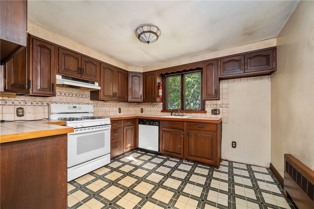 120 Windsor Road Pawtucket, RI 02861 - Photo 10 of 30